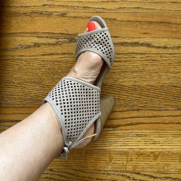 Charlotte Russe Women's Beige Wedges - Picture 7 of 10